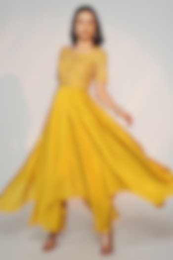 Mustard Yellow Chanderi Silk Resham Work Flared Wedding Anarkali Set by Anu Pellakuru at Pernia's Pop Up Shop