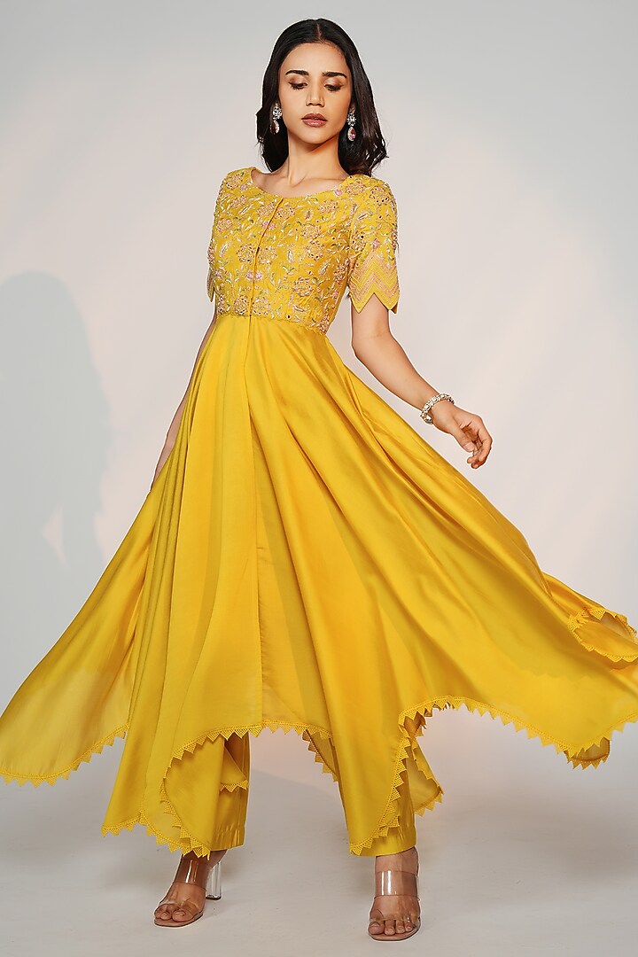 Mustard Yellow Chanderi Silk Resham Work Flared Wedding Anarkali Set by Anu Pellakuru at Pernia's Pop Up Shop