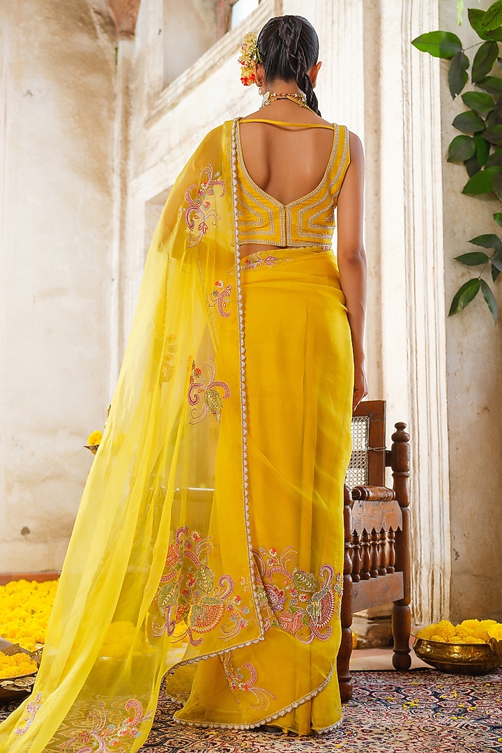 Yellow Organza Hand Embroidered Reception Saree Set by Anu Pellakuru at Pernia's Pop Up Shop