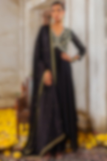 Black Chanderi Silk Cutdana Embroidered Wedding Anarkali Set by Anu Pellakuru at Pernia's Pop Up Shop