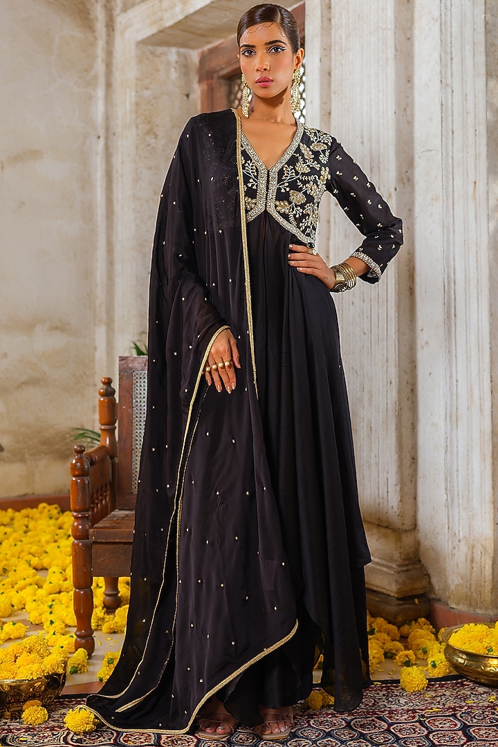 Black Chanderi Silk Cutdana Embroidered Wedding Anarkali Set by Anu Pellakuru at Pernia's Pop Up Shop