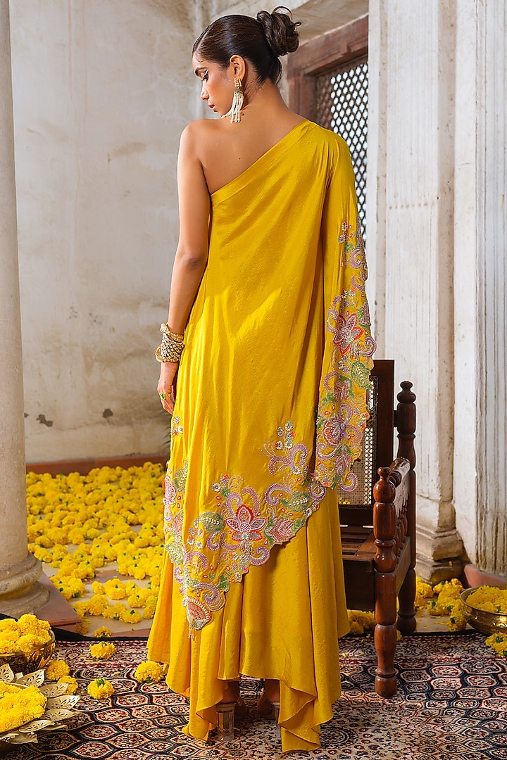 Mustard Yellow Pure Silk Floral Hand Embroidered One-Shoulder Kaftan Set by Anu Pellakuru at Pernia's Pop Up Shop