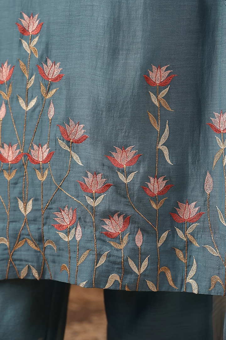 Bluish Green Chanderi Machine Embroidered Kurta Set by ANSHU WADHWA at Pernia's Pop Up Shop