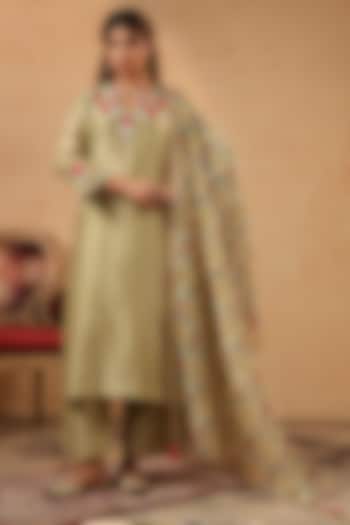Earthy Green Chanderi Resham Work Kurta Set by ANSHU WADHWA at Pernia's Pop Up Shop