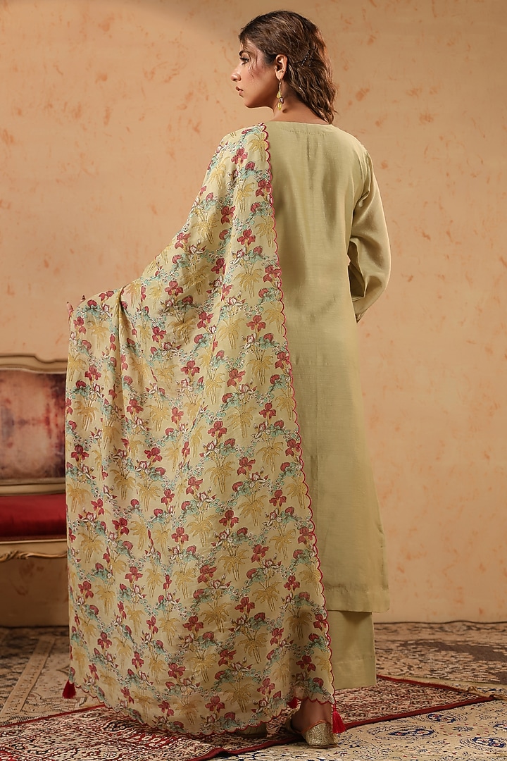 Earthy Green Chanderi Resham Work Kurta Set by ANSHU WADHWA at Pernia's Pop Up Shop