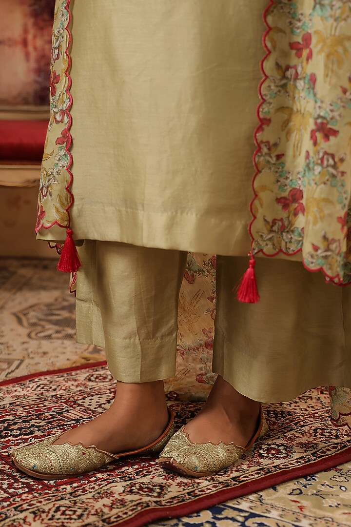 Earthy Green Chanderi Resham Work Kurta Set by ANSHU WADHWA at Pernia's Pop Up Shop