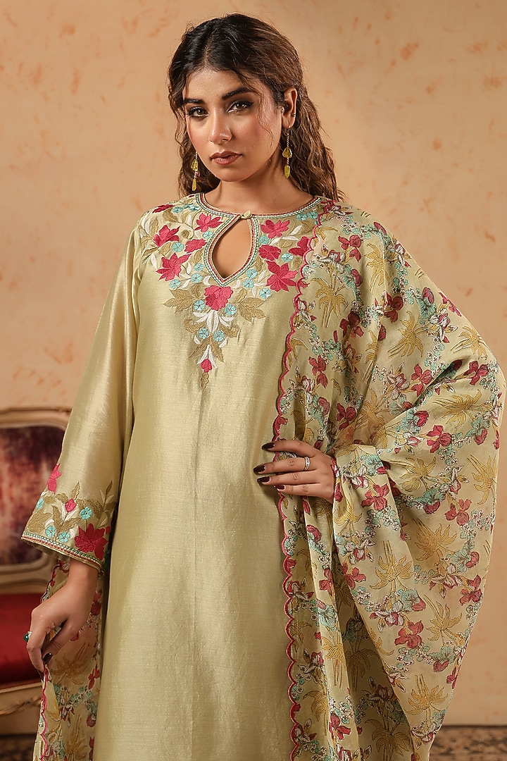 Earthy Green Chanderi Resham Work Kurta Set by ANSHU WADHWA at Pernia's Pop Up Shop