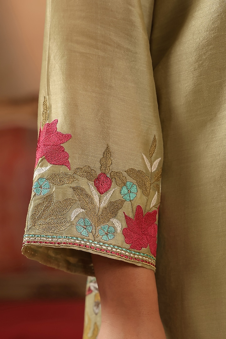 Earthy Green Chanderi Resham Work Kurta Set by ANSHU WADHWA at Pernia's Pop Up Shop