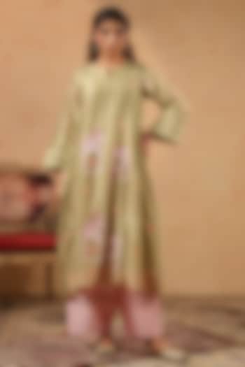 Earthy Green Chanderi Thread Work Kurta Set by ANSHU WADHWA at Pernia's Pop Up Shop