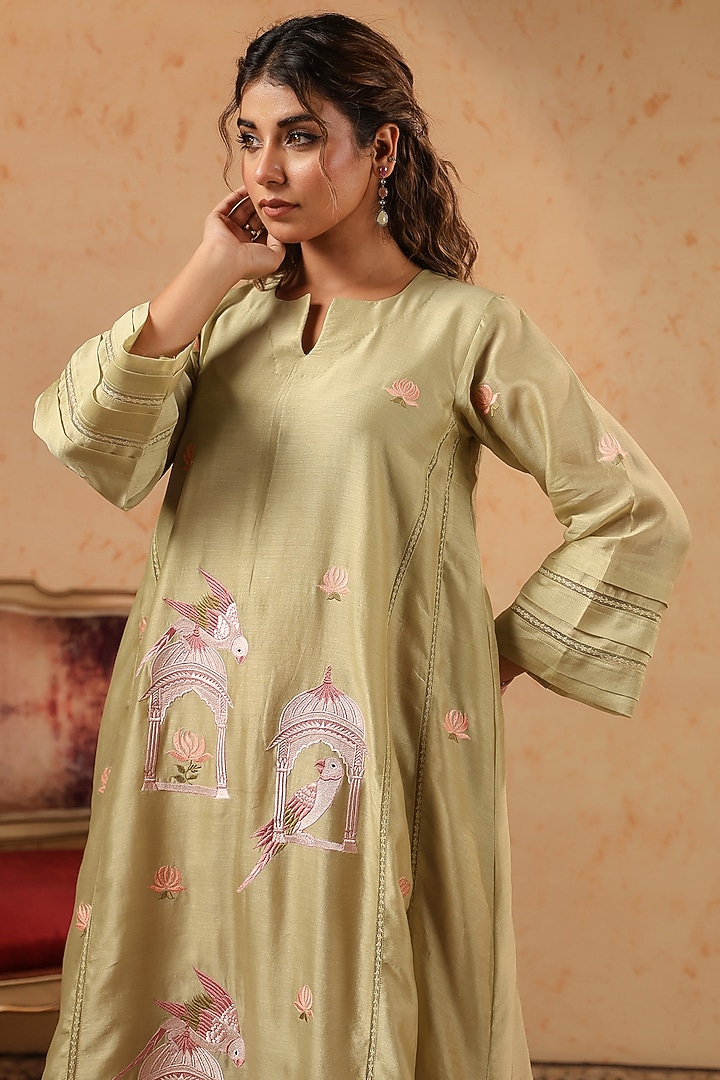 Earthy Green Chanderi Thread Work Kurta Set by ANSHU WADHWA at Pernia's Pop Up Shop