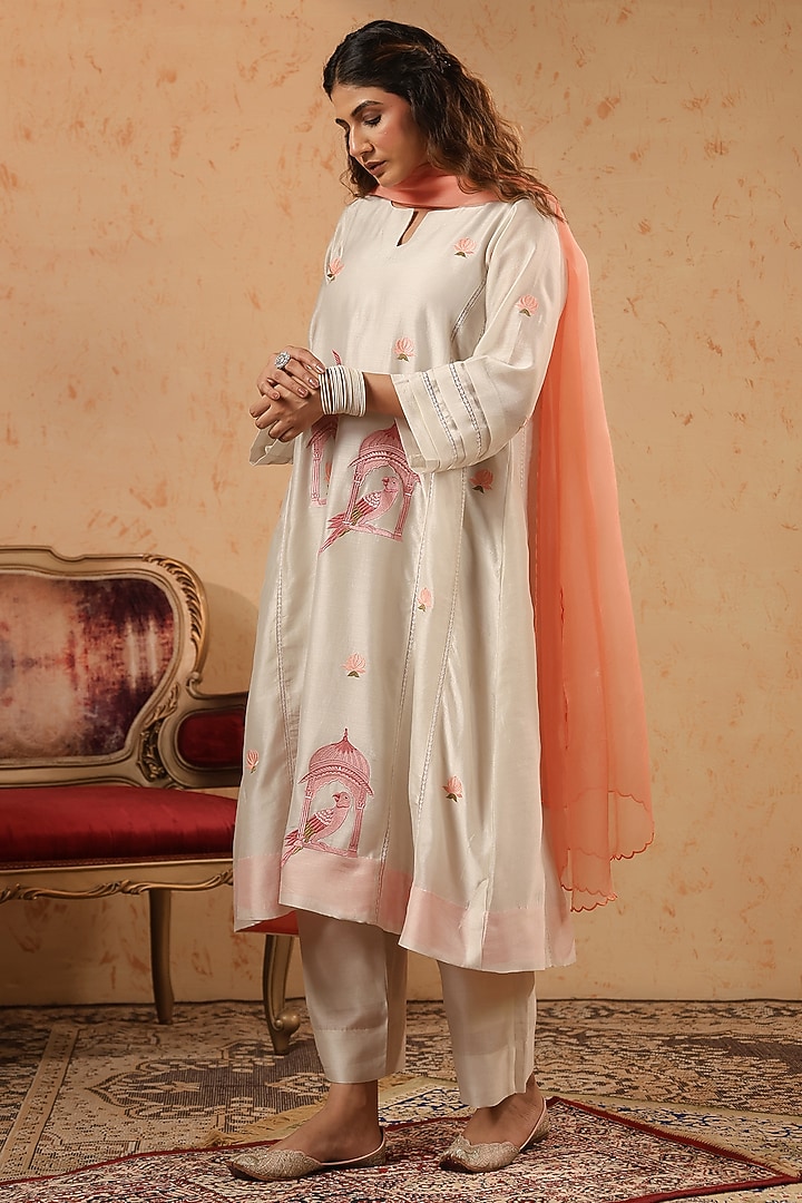 Pearl White Chanderi Resham Work Kurta Set by ANSHU WADHWA at Pernia's Pop Up Shop