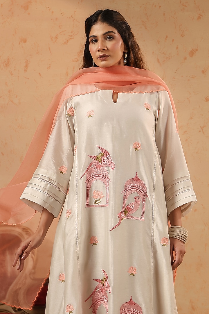 Pearl White Chanderi Resham Work Kurta Set by ANSHU WADHWA at Pernia's Pop Up Shop
