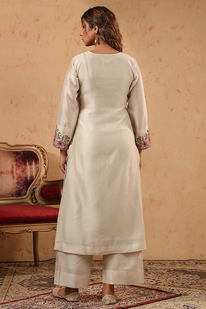 Pearl White Chanderi Resham Work Kurta Set by ANSHU WADHWA at Pernia's Pop Up Shop