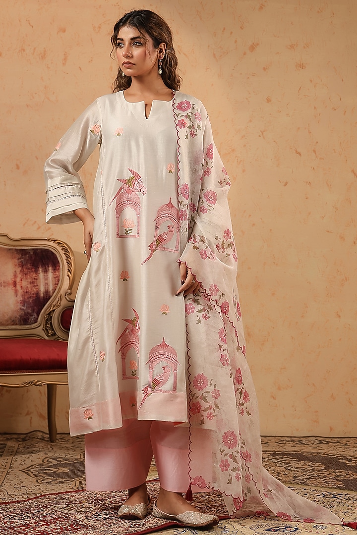 Pearl White Chanderi Resham Work Kurta Set by ANSHU WADHWA at Pernia's Pop Up Shop