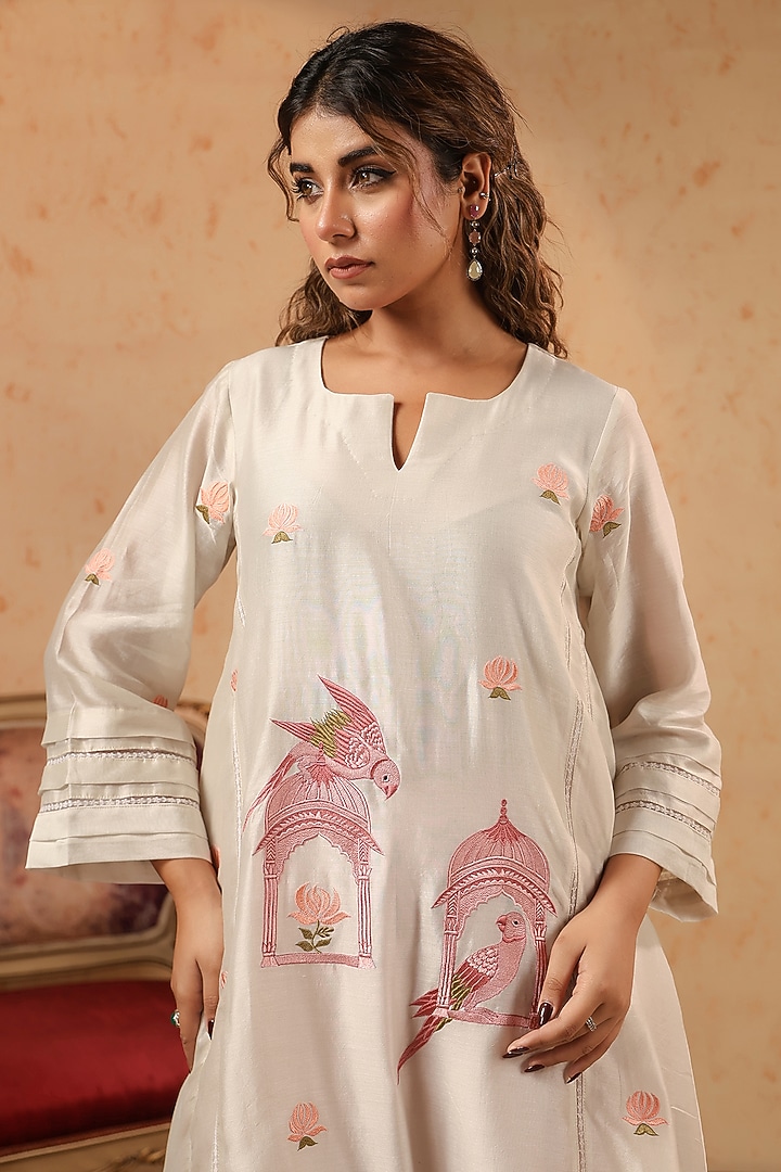 Pearl White Chanderi Resham Work Kurta Set by ANSHU WADHWA at Pernia's Pop Up Shop