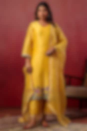 Yellow Chanderi Hand Embroidered Kurta Set by ANSHU WADHWA at Pernia's Pop Up Shop