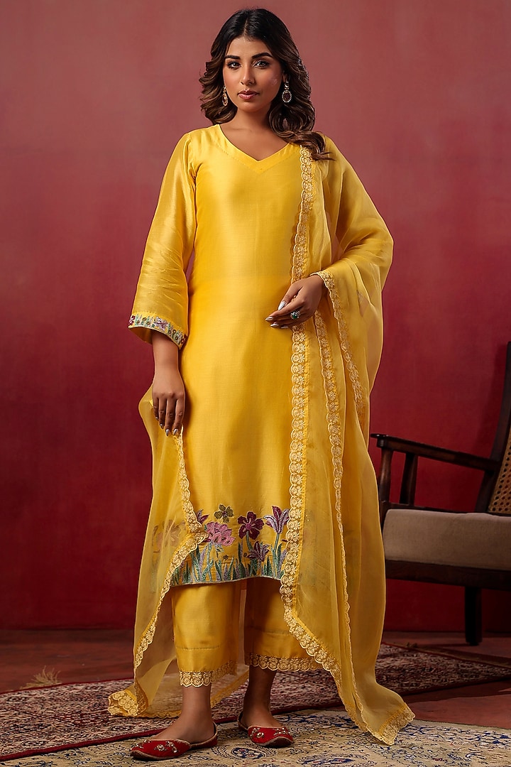 Yellow Chanderi Hand Embroidered Kurta Set by ANSHU WADHWA at Pernia's Pop Up Shop