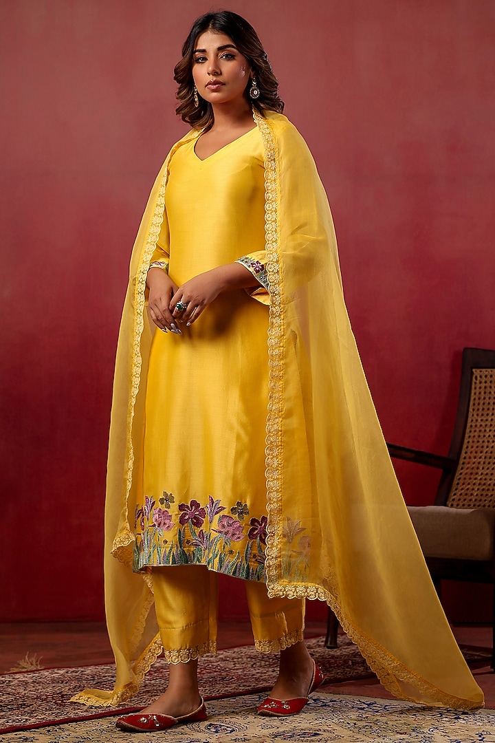Yellow Chanderi Hand Embroidered Kurta Set by ANSHU WADHWA at Pernia's Pop Up Shop
