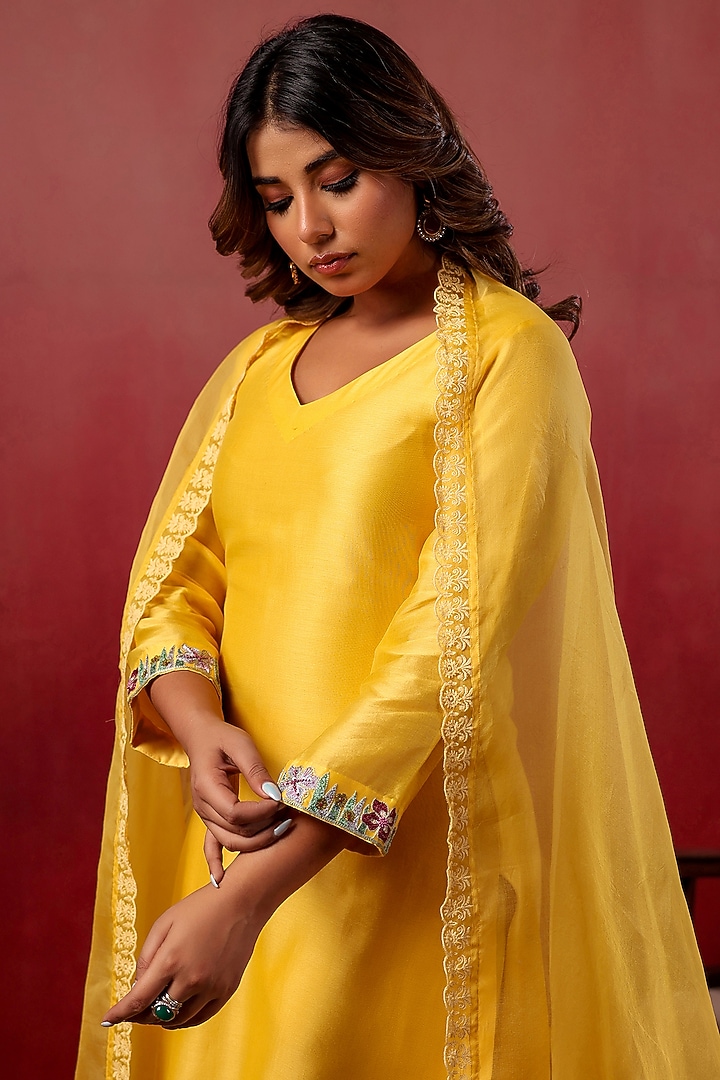 Yellow Chanderi Hand Embroidered Kurta Set by ANSHU WADHWA at Pernia's Pop Up Shop