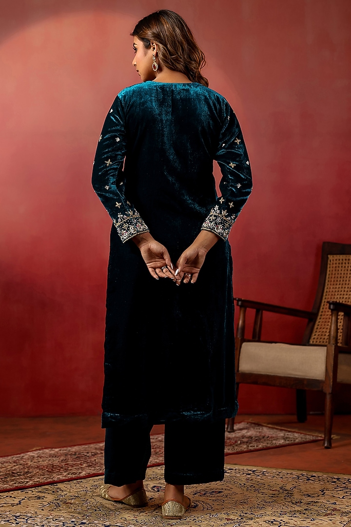 Teal Velvet Hand Embroidered Kurta Set by ANSHU WADHWA at Pernia's Pop Up Shop