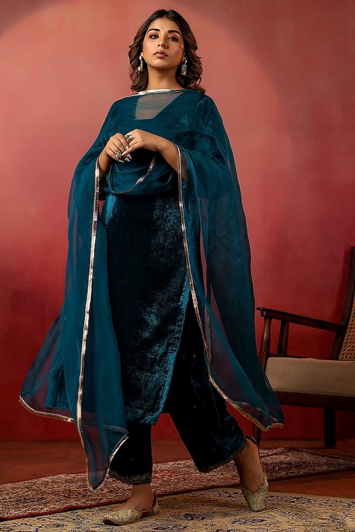 Teal Velvet Hand Embroidered Kurta Set by ANSHU WADHWA at Pernia's Pop Up Shop