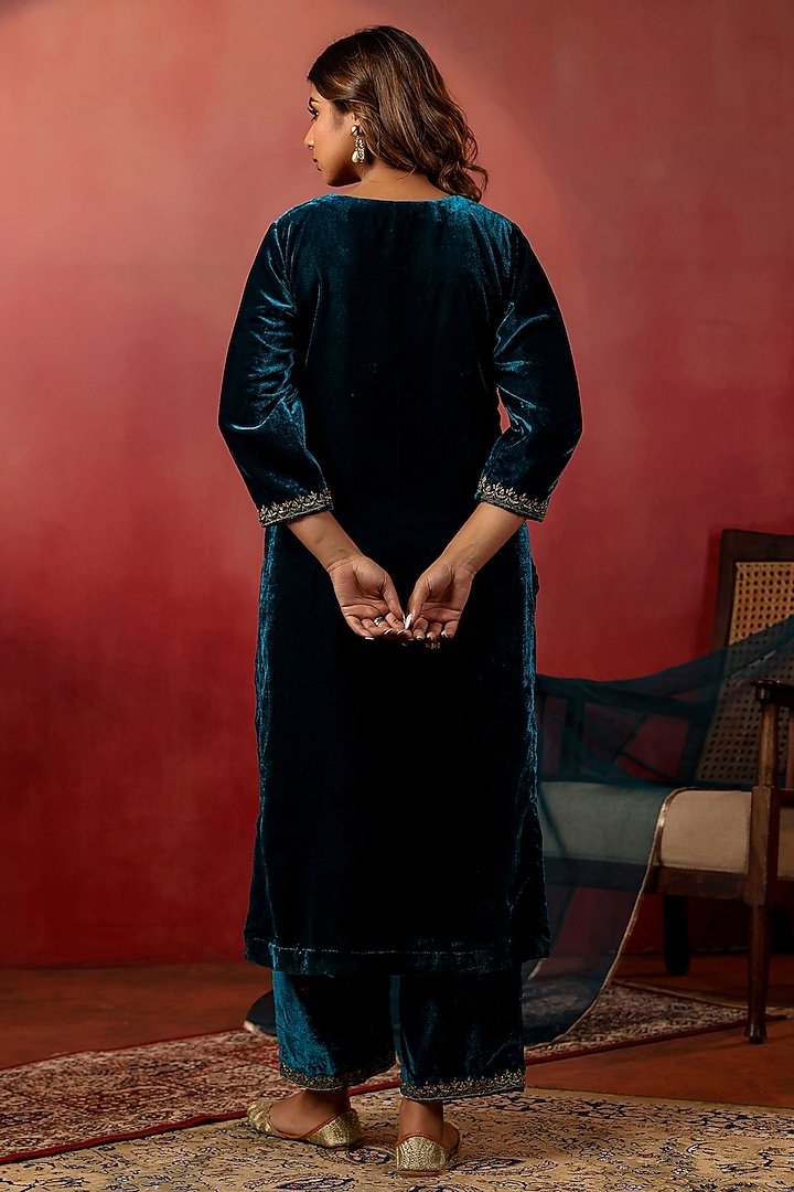 Teal Velvet Hand Embroidered Kurta Set by ANSHU WADHWA at Pernia's Pop Up Shop