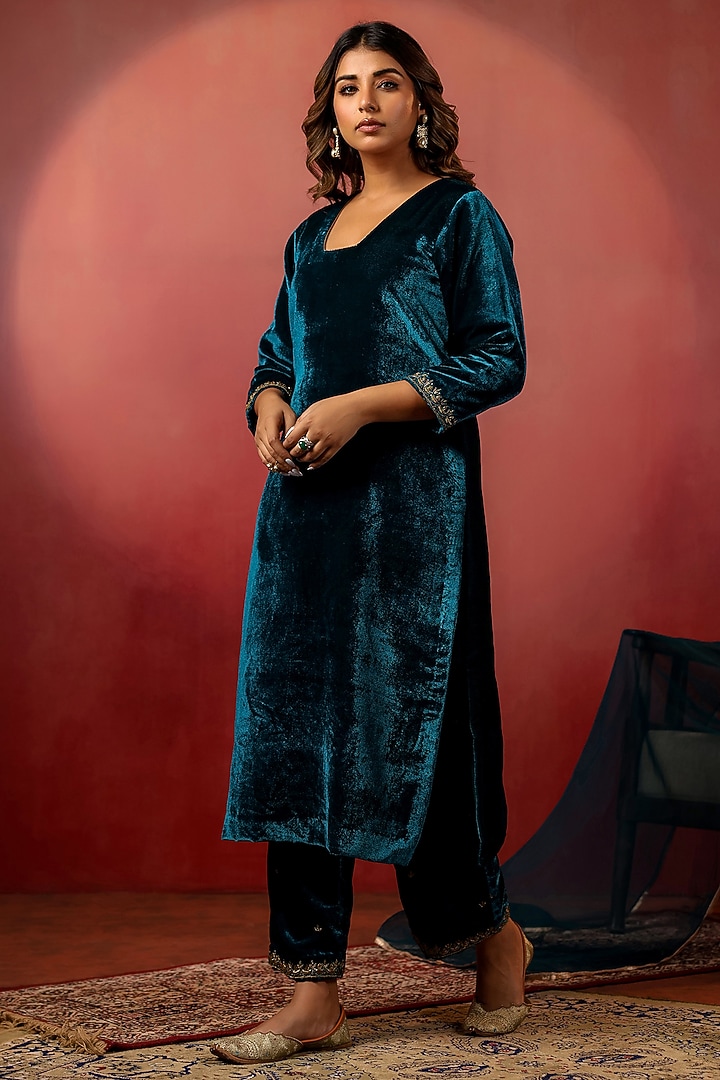 Teal Velvet Hand Embroidered Kurta Set by ANSHU WADHWA at Pernia's Pop Up Shop