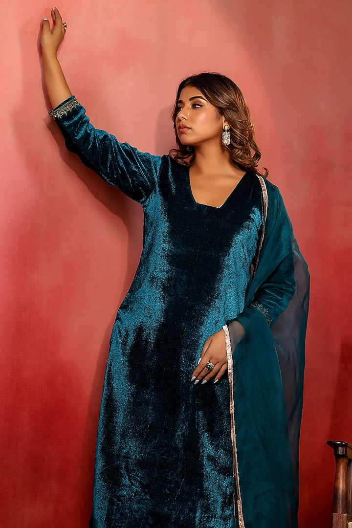 Teal Velvet Hand Embroidered Kurta Set by ANSHU WADHWA at Pernia's Pop Up Shop