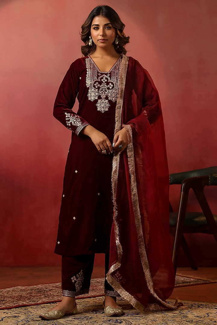 Maroon Velvet Machine Embroidered Kurta Set by ANSHU WADHWA at Pernia's Pop Up Shop
