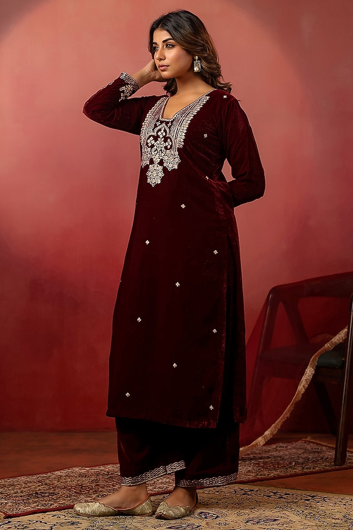 Maroon Velvet Machine Embroidered Kurta Set by ANSHU WADHWA at Pernia's Pop Up Shop