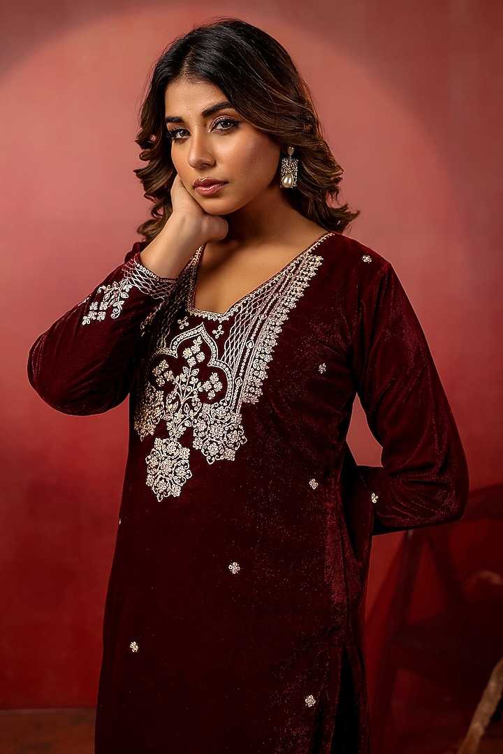 Maroon Velvet Machine Embroidered Kurta Set by ANSHU WADHWA at Pernia's Pop Up Shop