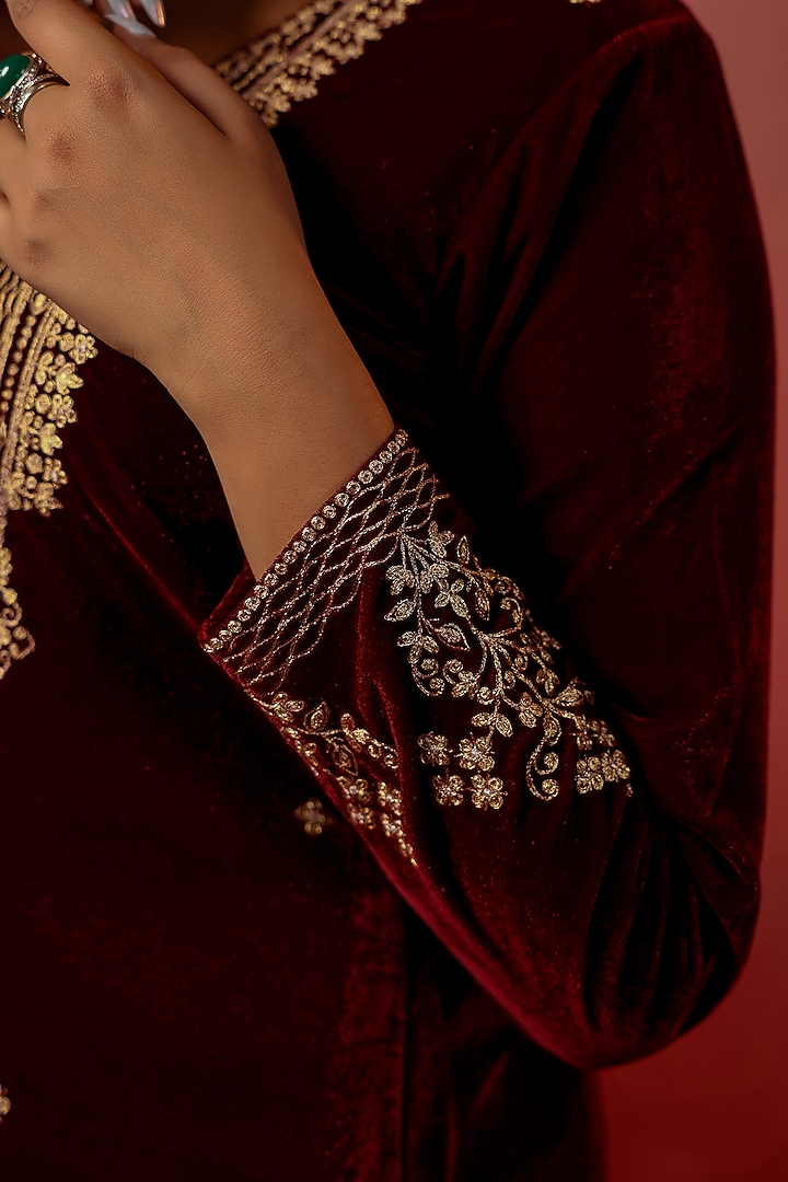 Maroon Velvet Machine Embroidered Kurta Set by ANSHU WADHWA at Pernia's Pop Up Shop