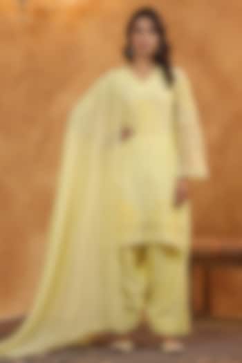 Lemon Yellow Chanderi Dori Work Straight Short Kurta Set by ANSHU WADHWA at Pernia's Pop Up Shop