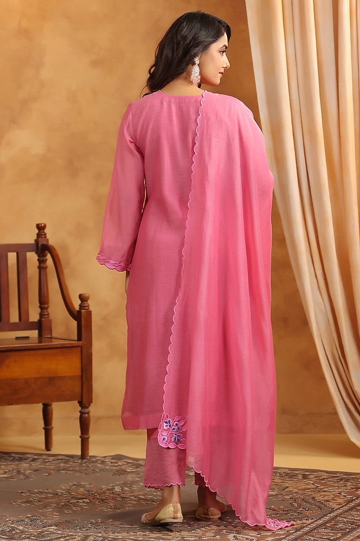 Peachish Pink Chanderi Thread Machine Embroidered A-Line Kurta Set by ANSHU WADHWA at Pernia's Pop Up Shop