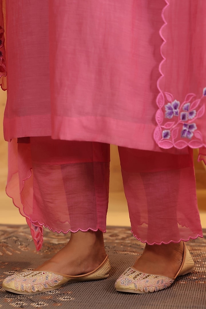 Peachish Pink Chanderi Thread Machine Embroidered A-Line Kurta Set by ANSHU WADHWA at Pernia's Pop Up Shop