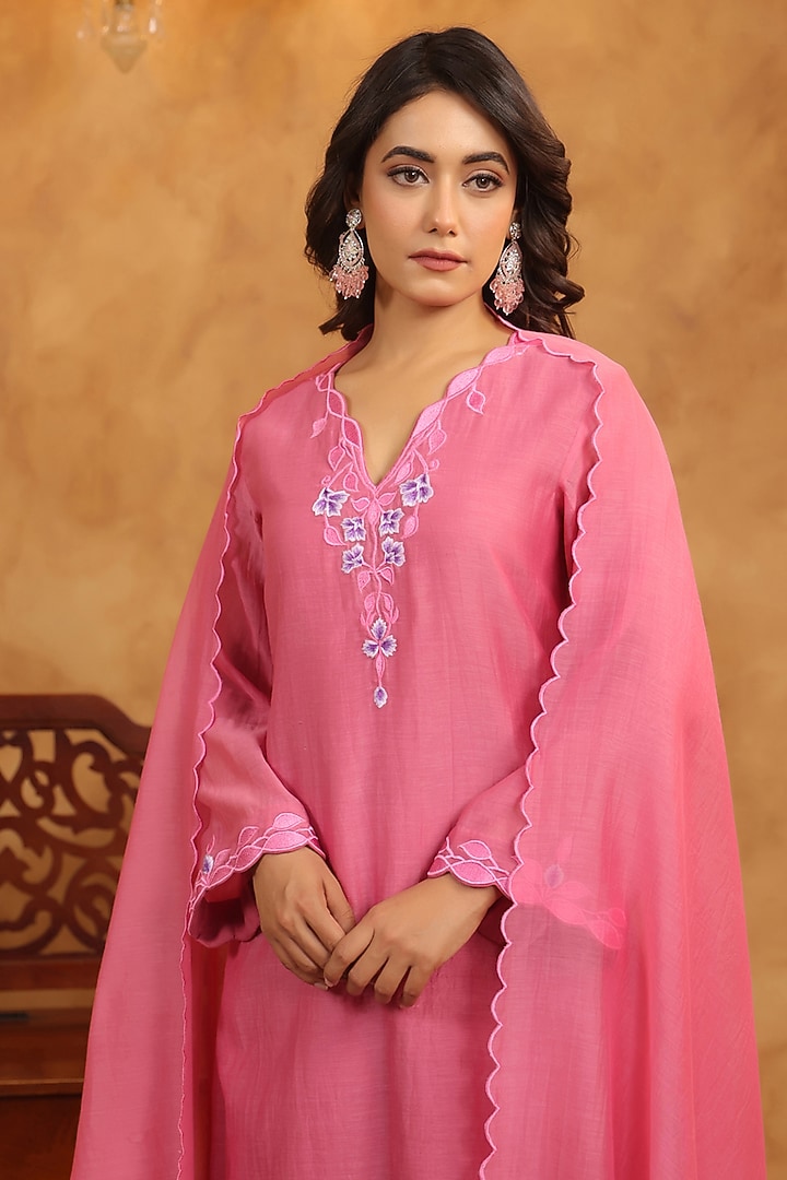 Peachish Pink Chanderi Thread Machine Embroidered A-Line Kurta Set by ANSHU WADHWA at Pernia's Pop Up Shop