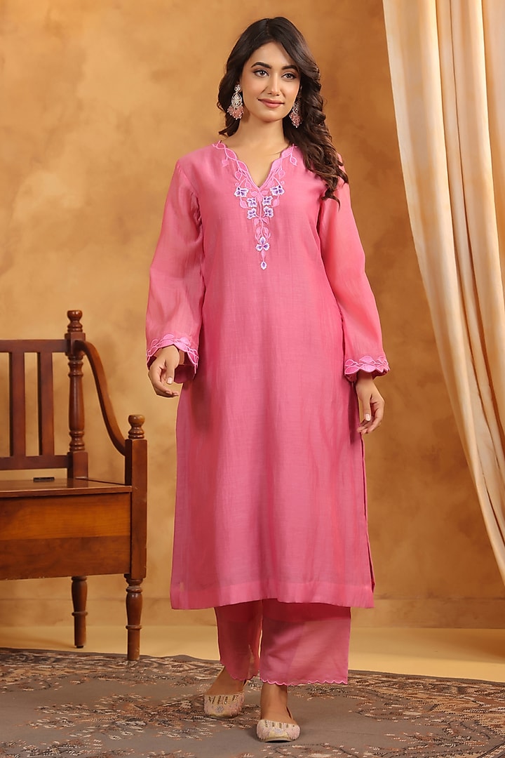 Peachish Pink Chanderi Thread Machine Embroidered A-Line Kurta Set by ANSHU WADHWA at Pernia's Pop Up Shop