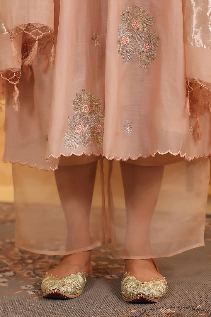 Roasted Peach Chanderi Thread Machine Embroidered Gathered Kurta Set by ANSHU WADHWA at Pernia's Pop Up Shop