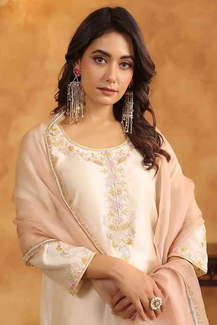 Pearl White Silk Chanderi Kasab & Thread Hand Embroidered A-Line Kurta Set by ANSHU WADHWA at Pernia's Pop Up Shop