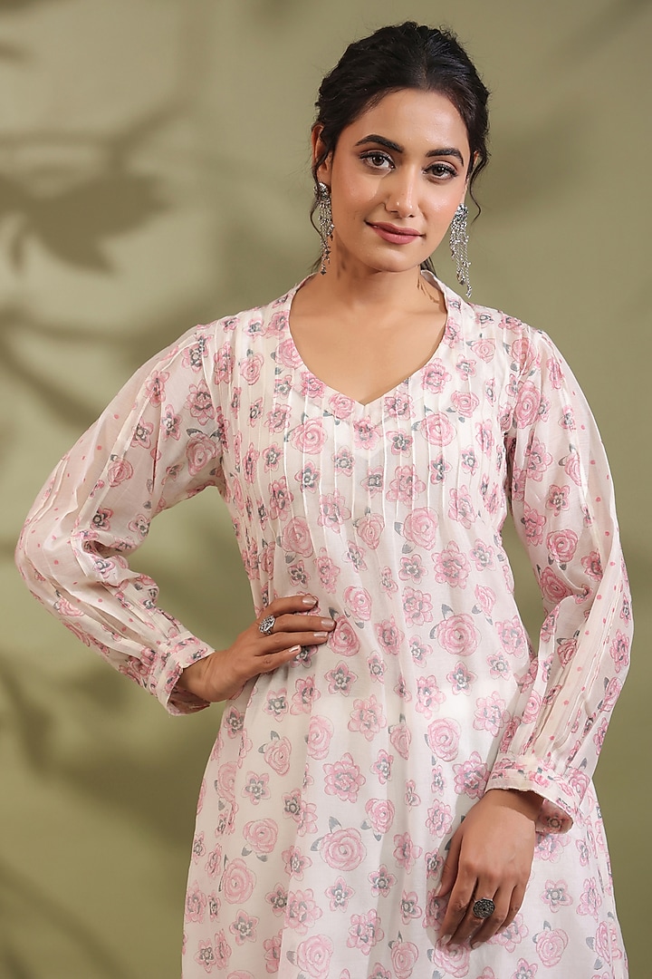 Off-White Chanderi Floral Printed Kurta Set by ANSHU WADHWA at Pernia's Pop Up Shop