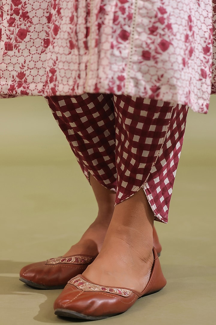 White & Red Cotton Printed Kurta Set by ANSHU WADHWA at Pernia's Pop Up Shop