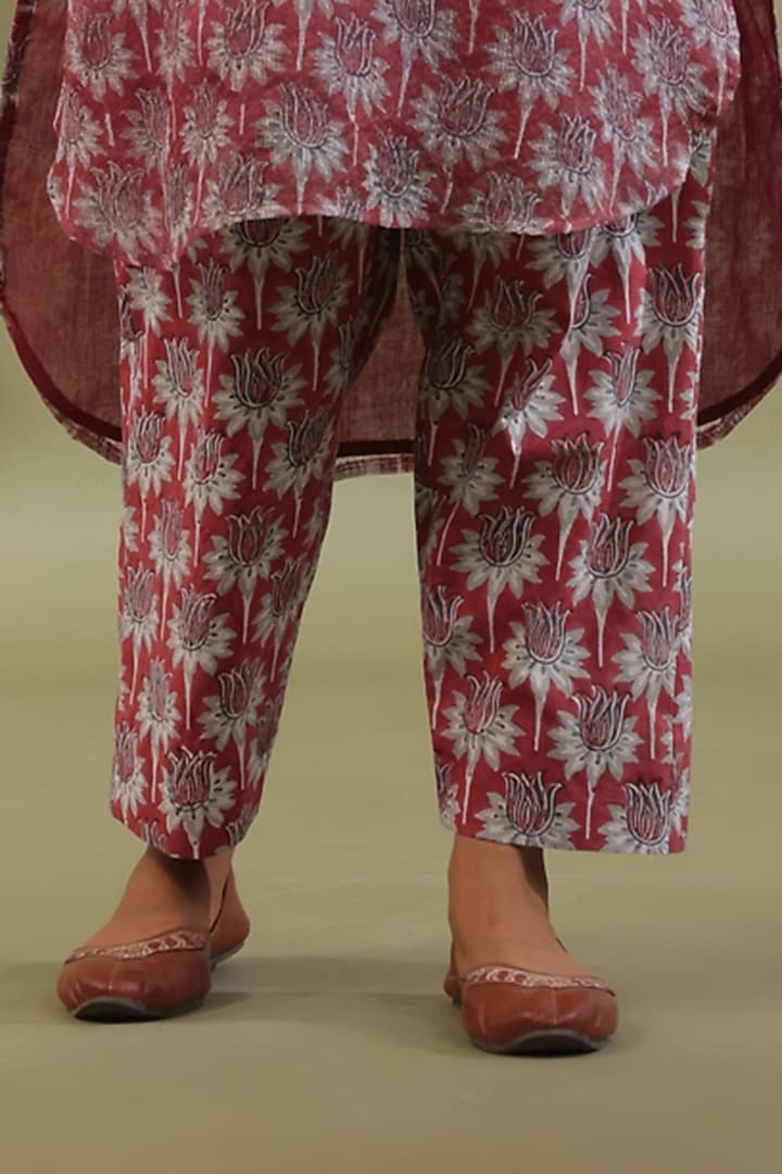 Red Cotton Handblock Printed High-Low Kurta Set by ANSHU WADHWA at Pernia's Pop Up Shop