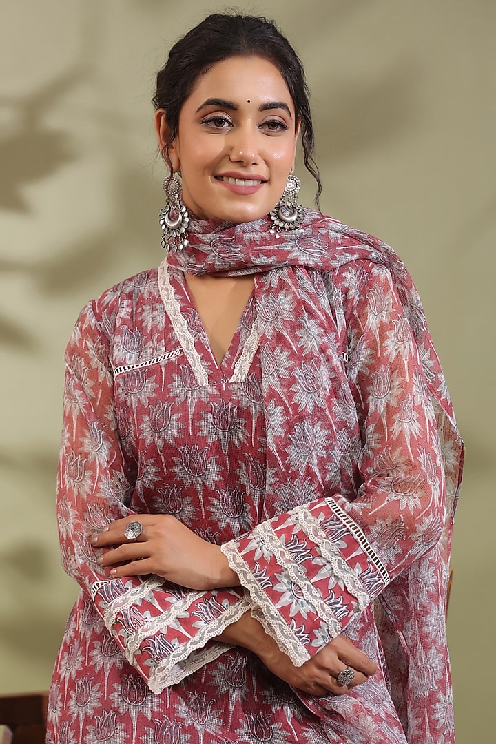Red Cotton Handblock Printed High-Low Kurta Set by ANSHU WADHWA at Pernia's Pop Up Shop