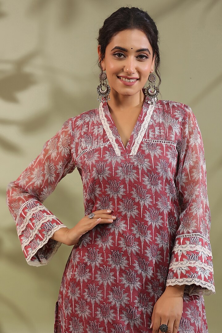 Red Cotton Handblock Printed High-Low Kurta Set by ANSHU WADHWA at Pernia's Pop Up Shop