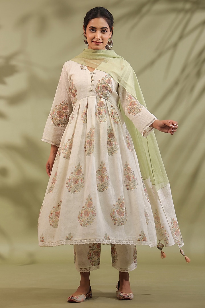 Off-White & Green Cotton Printed A-Line Kurta Set by ANSHU WADHWA at Pernia's Pop Up Shop