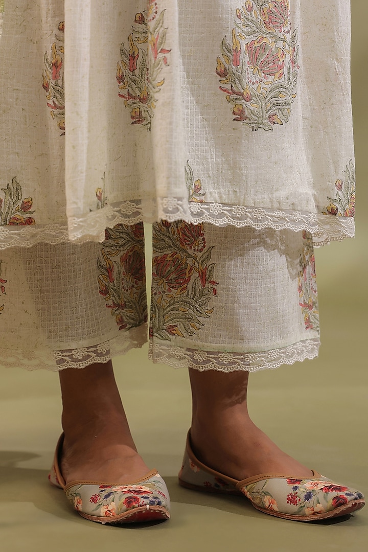 Off-White & Green Cotton Printed A-Line Kurta Set by ANSHU WADHWA at Pernia's Pop Up Shop