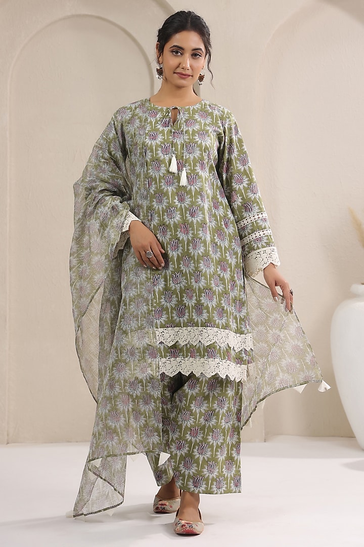 Green Cotton Printed Straight Kurta Set by ANSHU WADHWA at Pernia's Pop Up Shop