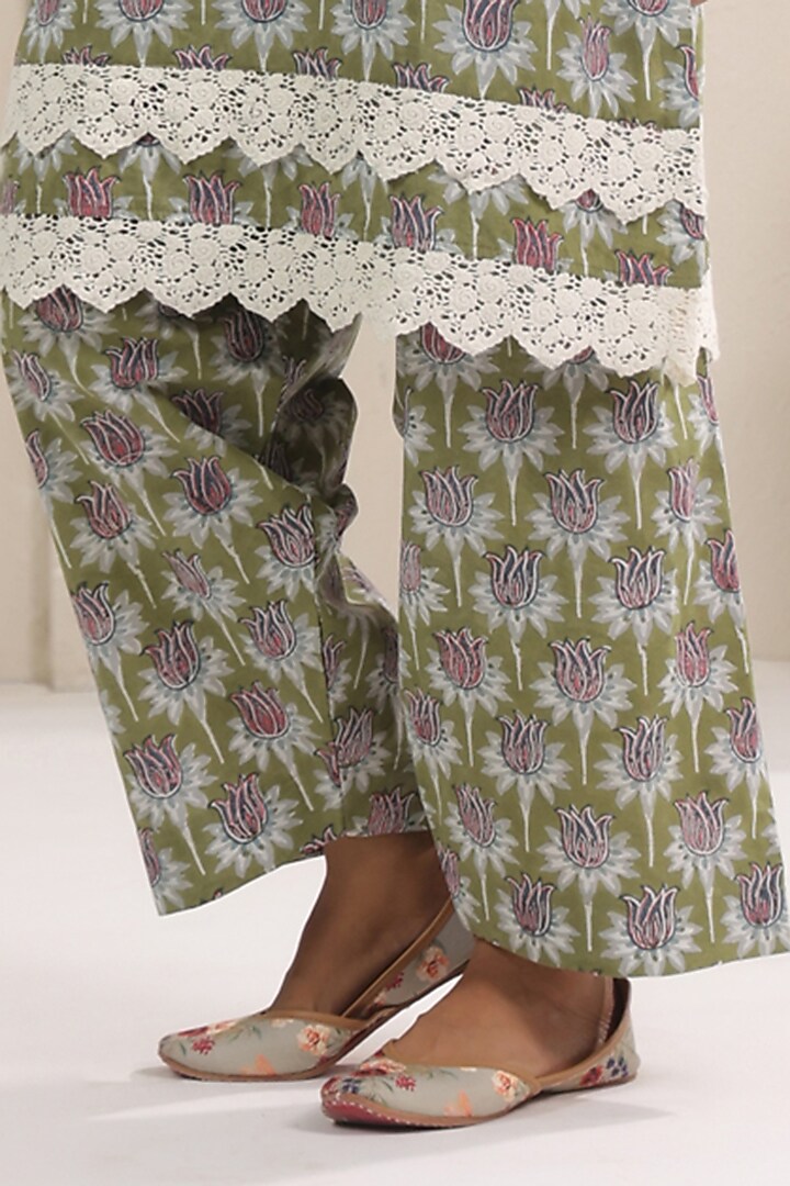 Green Cotton Printed Straight Kurta Set by ANSHU WADHWA at Pernia's Pop Up Shop