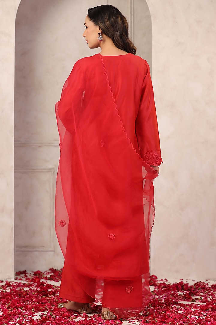 Red Chanderi Embroidered Kurta Set by ANSHU WADHWA at Pernia's Pop Up Shop