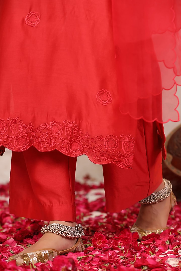Red Chanderi Embroidered Kurta Set by ANSHU WADHWA at Pernia's Pop Up Shop